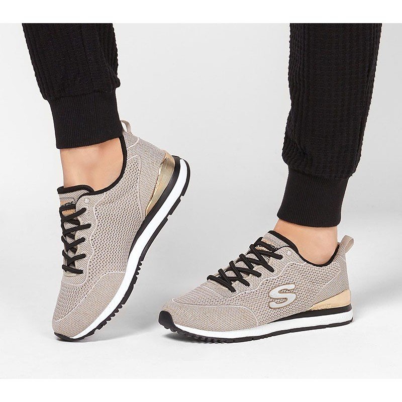 Las zapatillas Skechers de mujer más cómodas que no querrás quitarte nunca:  5 colores